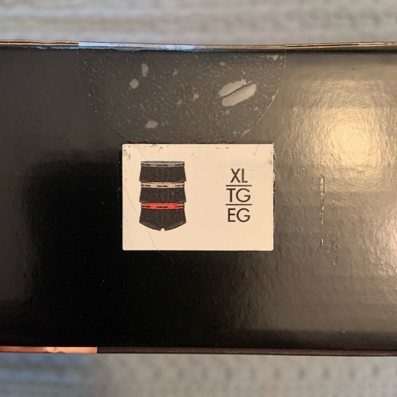 Calvin Klein Men's (X-LARGE) MICROFIBER STRETCH WICKING TECH LOW RISE TRUNKS - Picture 4 of 6